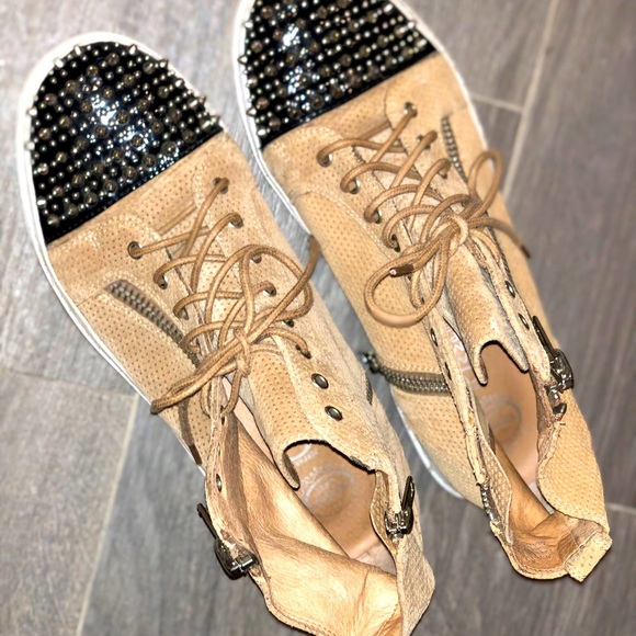 Jeffrey Campbell sz 8.5 Genuine Leather Sneakers - Picture 2 of 3